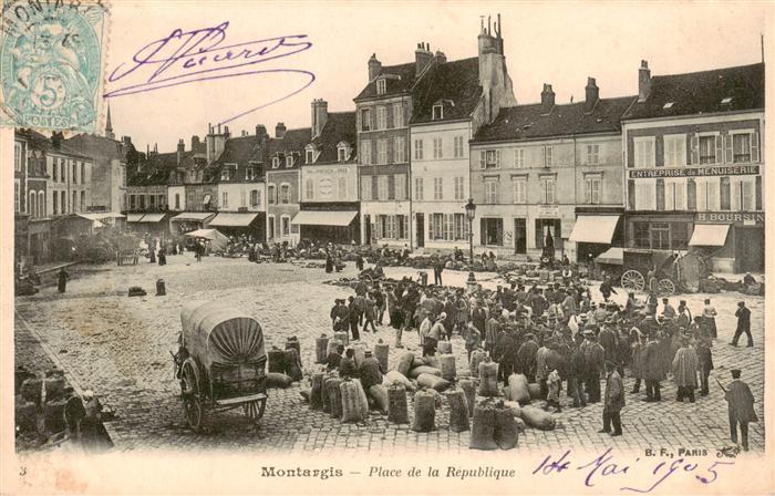 Montargis 45 Loiret Place de la République