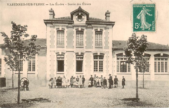 Varennes-sur-Yerre 77 Seine-et-Marne Les Ecoles Sortie des Eleves