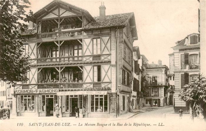 Saint-Jean-de-Luz La Maison Basque et Rue de la République