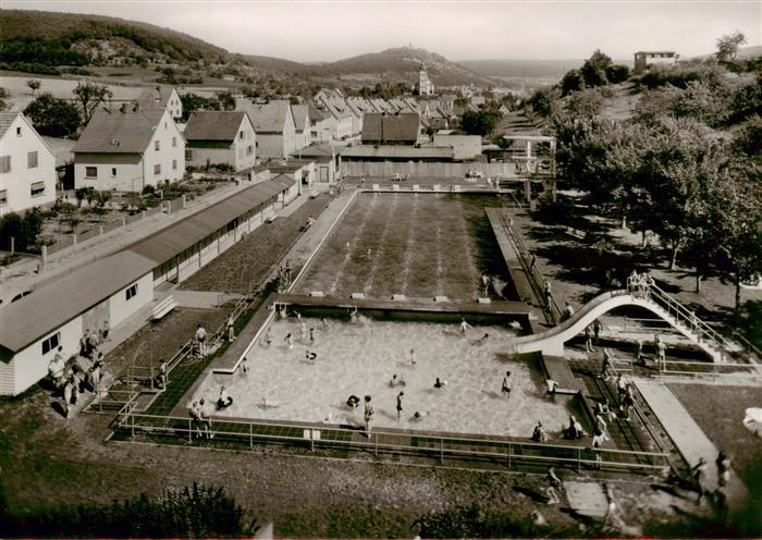 Sandbach  Odenwald Freibad mit Blick zum Breuberg