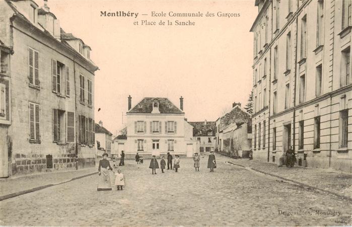 Montlhery Ecole Communale des Garcons et Place de la Sanche