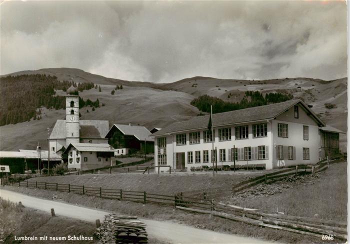 Lumbrein GR mit neuem Schulhaus
