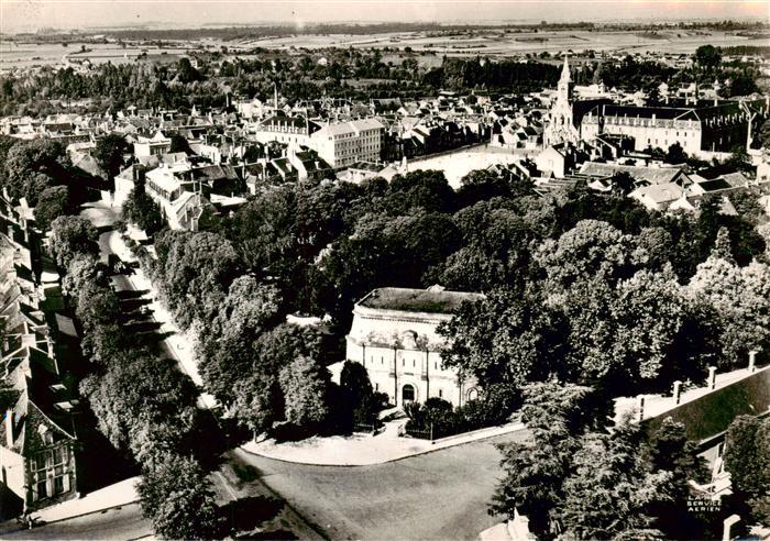Issoudun 36 Le Jardin Public Place et Basilique du Sacre-Coeur Fliegeraufnahme