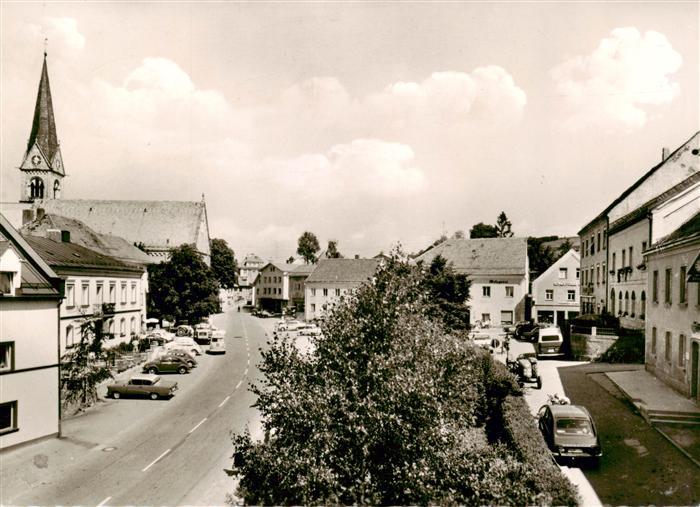 Tittling Marktplatz Blick zur Kirche