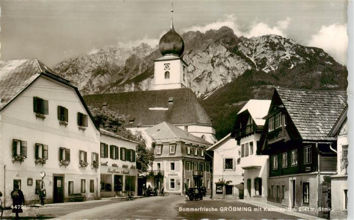 Groebming Steiermark AT Ortsmotiv mit Kirche Blick gegen Kammspitze