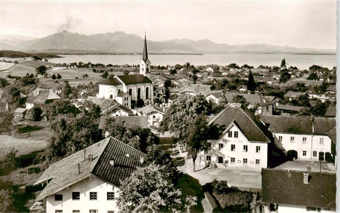 Chieming Chiemsee Stadtpanorama mit Blick gegen Hochplatte und Kampenwand Chiemg