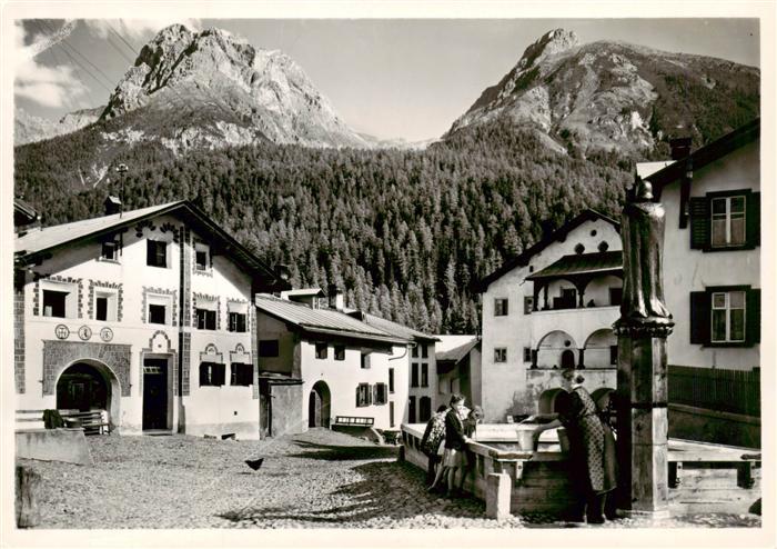Scuol Schuls GR Dorfplatz Brunnen