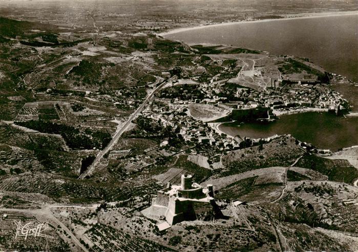 Collioure 66 Pyrenees-Orientales Vue aerienne Le Fort Sainte Elme la Ville et la