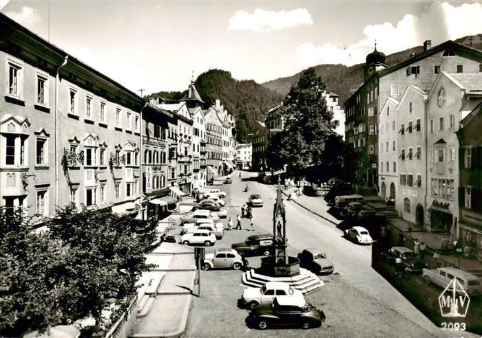 Kufstein Tirol AT Ortspartie mit Brunnen