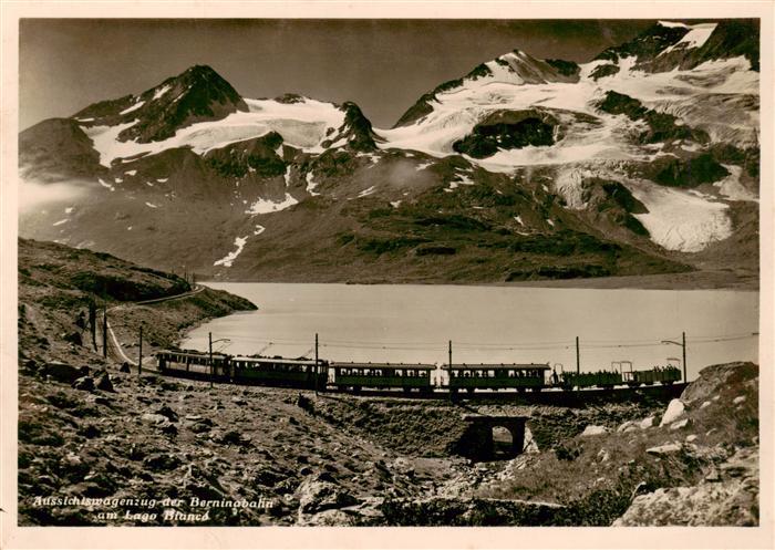 Berninabahn Aussichtswagenzug der Berninabahn am Lago Bianco