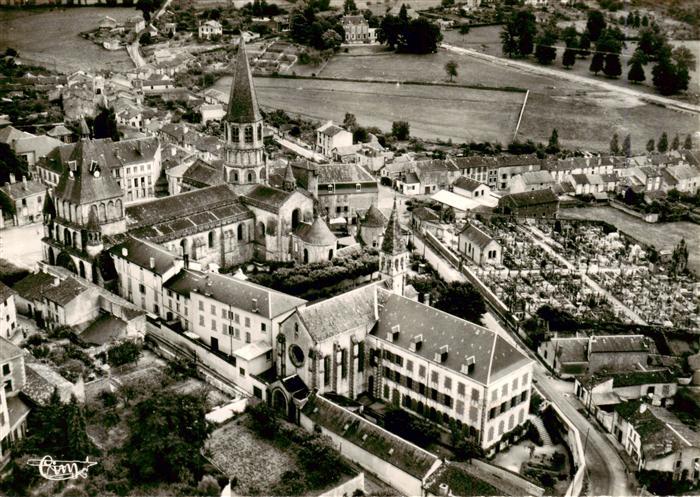 Dorat Le Eglise Collégiale et les Couvents vue aérienne