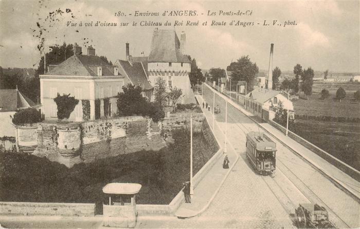 Angers 49 Les Ponts de Ce Vue a vol d’oiseau sur le Chateau du Roi Rene et Route
