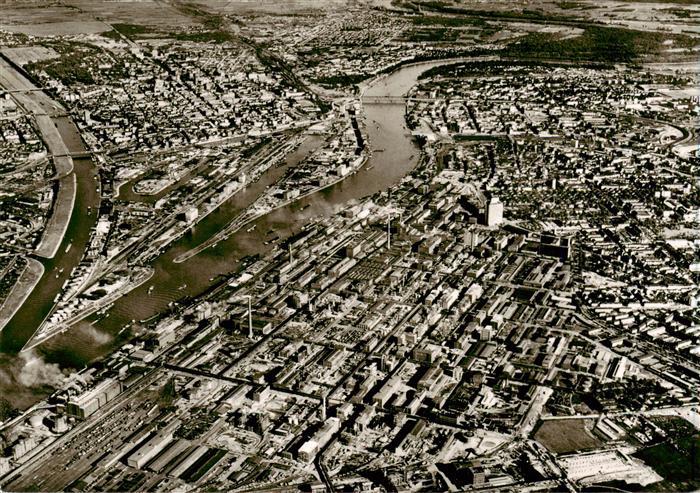 Ludwigshafen  Rhein BASF Werk Mannheim mit Neckarmuendung