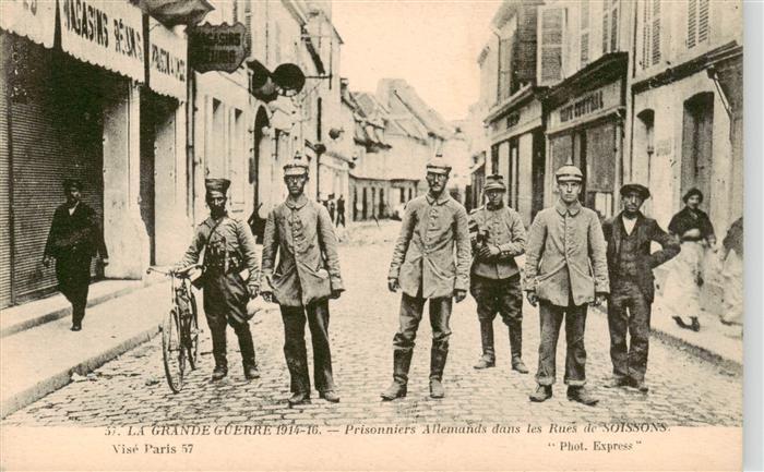 Soissons 02 Aisne Prisonniers Allemands dans les Rues de Soissons