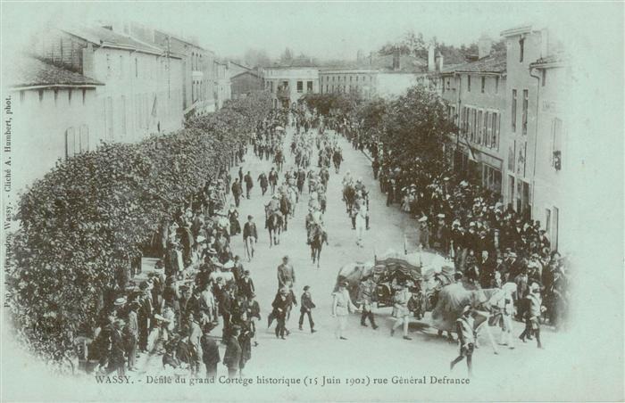 Wassy 52 Haute-Marne Defile du grand Cortege historique rue