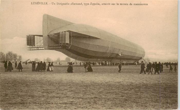 Luneville 54 Meurthe-et-Moselle Un Dirigeable allemand type Zeppelin atterrit su