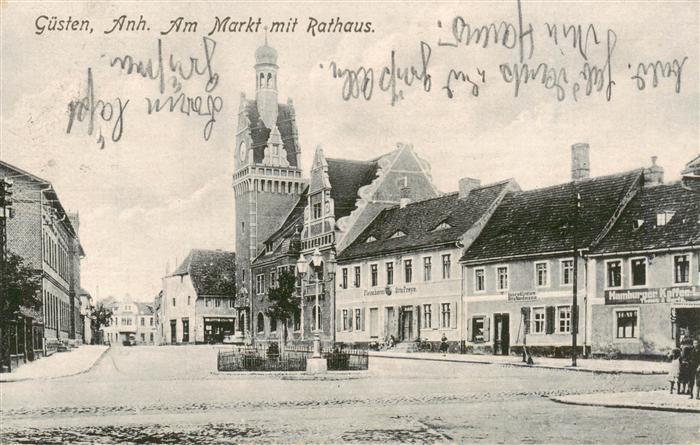 Guesten Anhalt Am Markt mit Rathaus