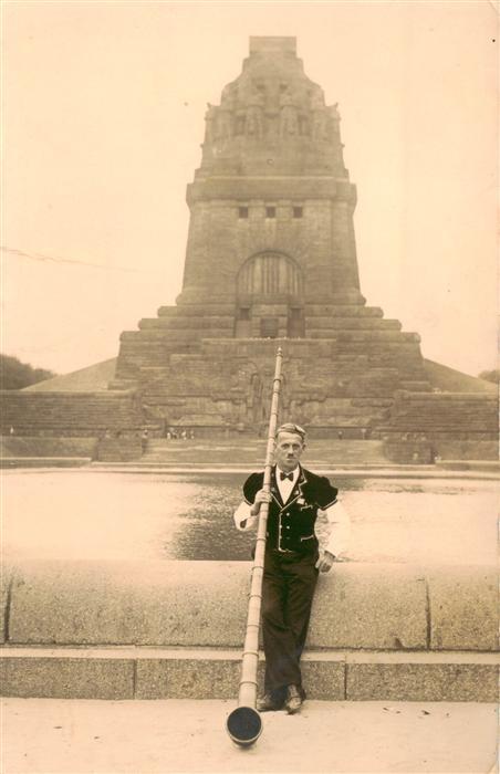 Alphorn Cor des Alpes-- Denkmal