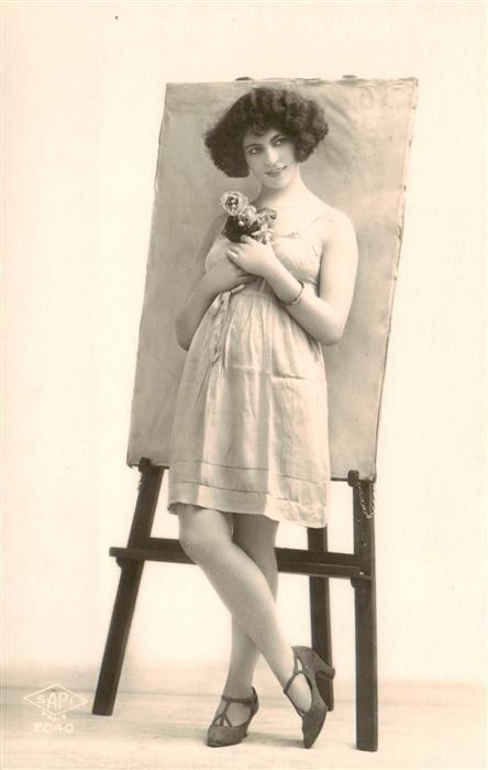 Foto SAPI Paris Nr. 2040 Künstlerstaffelei Frau