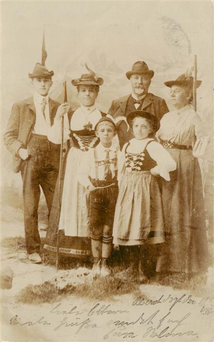 OBERSTDORF Familienfoto Trachten Gruppenbild