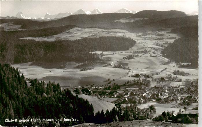 Zaeziwil BE Panorama Blick gegen Eiger Moench und Jungfrau Berner Alpen