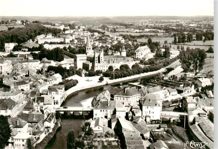 Paray-le-Monial 71 Vue aérienne sur la Basilique et l'Abri des Pèlerins