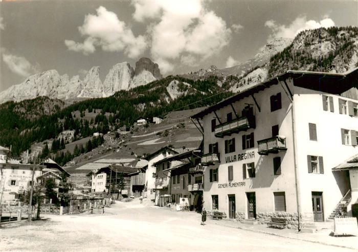 Campitello di Fassa Trentino IT Dorfpartie Villa Regina Dolomiten