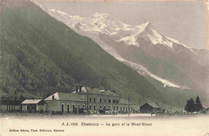 CHAMONIX 74 Haute-Savoie La gare et le Mont Blanc