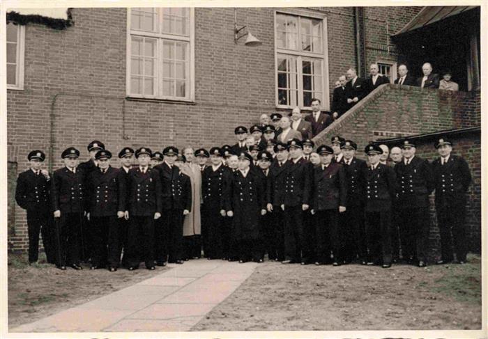 HAMBURG CITY 100 Jahre Hafenlotsen Gruppenaufnahme