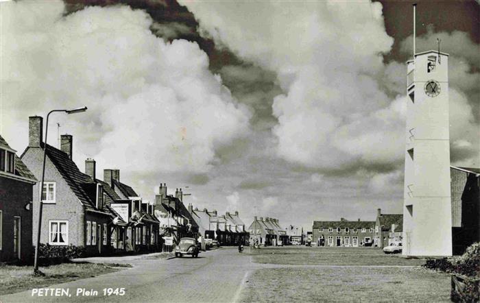 Petten aan Zee Schagen NL Plein 1945 Kirchturm
