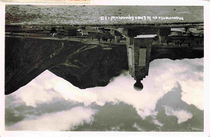 Quito Ecuador Monumento en la Linea Equinoccial