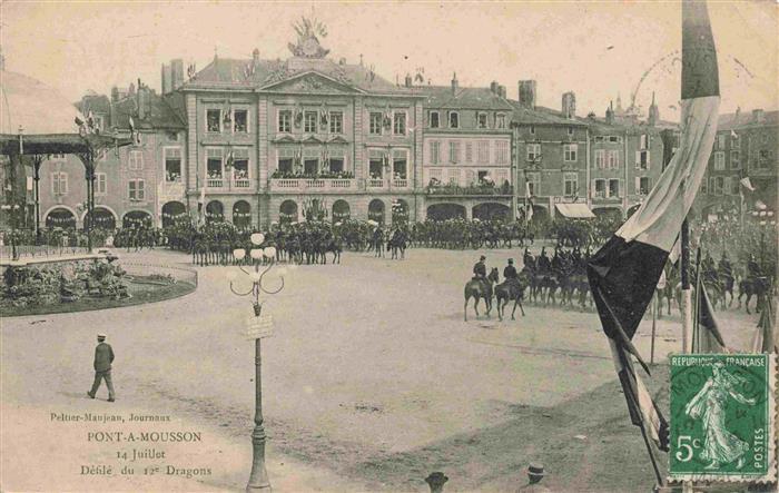 Pont-a-Mousson 54 Meurthe-et-Moselle 14 Juillet Défilé du 12e Dragons