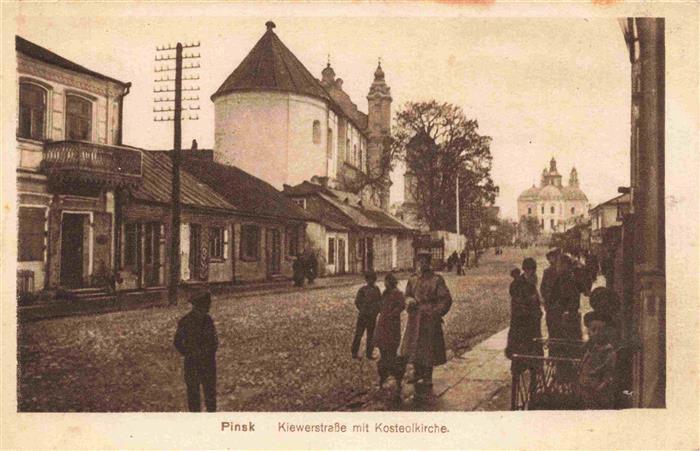 Pinsk Belarus Kiewerstrasse mit Kosteolkirche