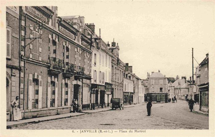 Janville 28 Eure-et-Loir Place du Martroi