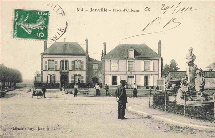 Janville 28 Eure-et-Loir Place d'Orléans