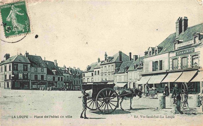 La Loupe 28 Eure-et-Loir Place de l'Hôtel de Ville