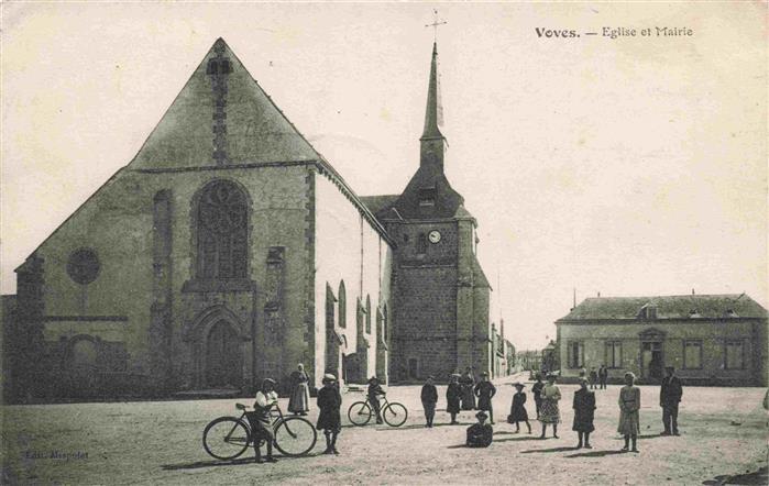 Voves 28 Eure-et-Loir Eglise et Mairie