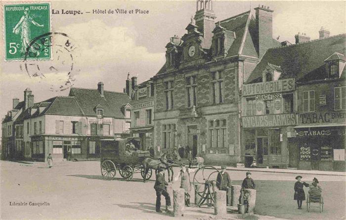La Loupe 28 Eure-et-Loir Hôtel de Ville et Place