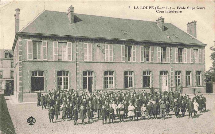 La Loupe 28 Eure-et-Loir Ecole Supérieure cour intérieure