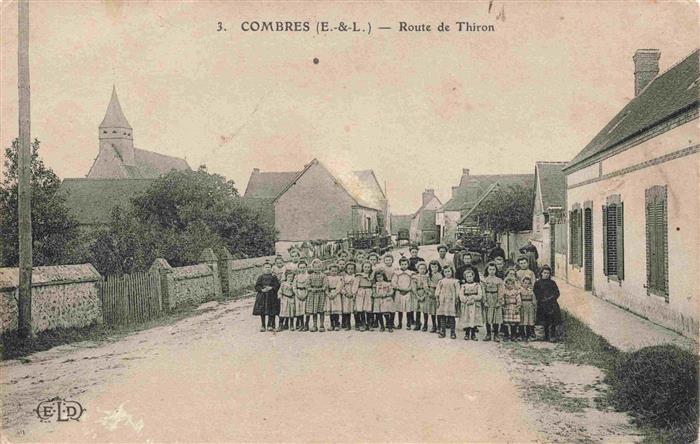 Combres 28 Eure-et-Loir Route de Thiron groupe des enfants