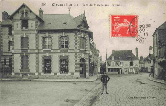 Cloyes-sur-le-Loir 28 Eure-et-Loir Place du Marché aux légumes
