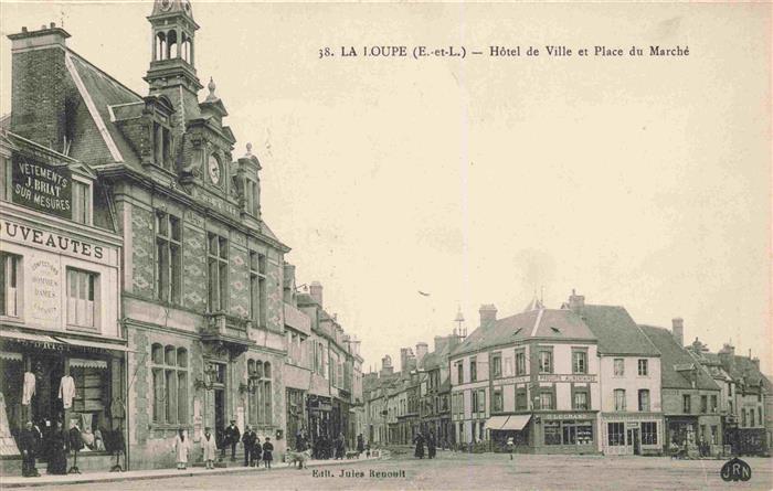 La Loupe 28 Eure-et-Loir Hôtel de Ville et Place du Marché