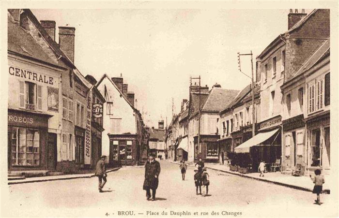Brou 28 Eure-et-Loir Place du Dauphin et rue des Changes