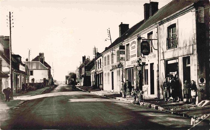 Champrond-en-Gatine 28 Eure-et-Loir La rue principale et le tabac