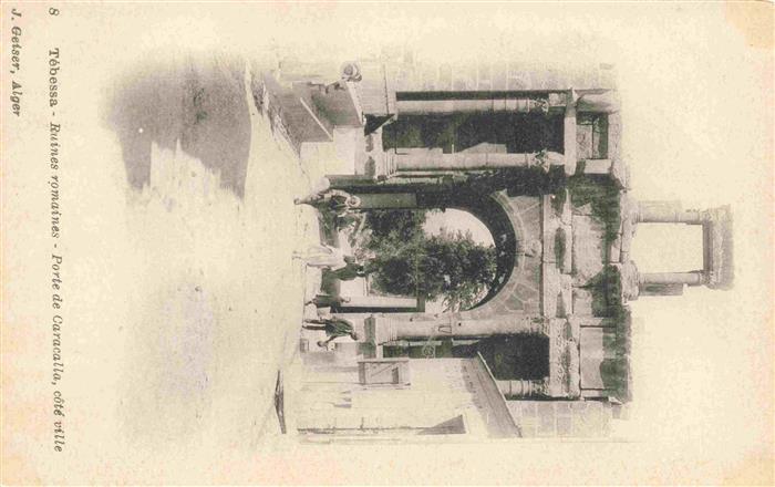Tebessa Algerie Ruines romaines Porte de Caracalla cote ville