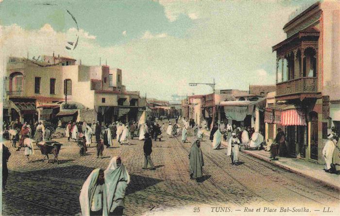 TUNIS Tunesie Rue et Place Bab-Souika