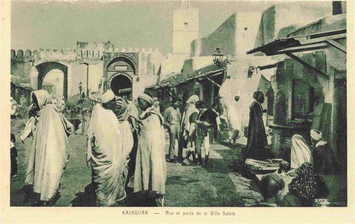 KAIROUAN Qairawan Tunesie Rue et porte de la ville sainte