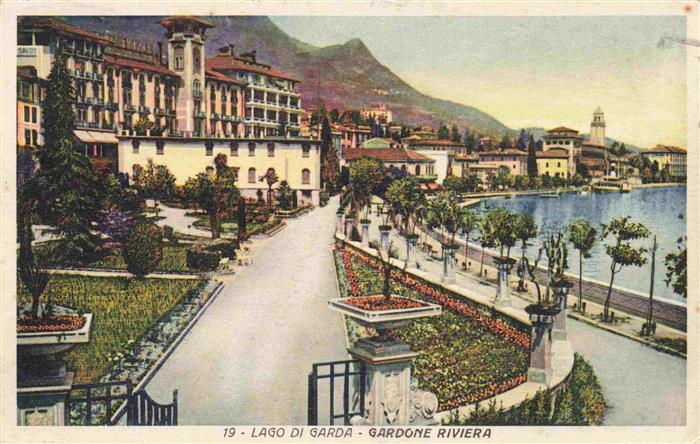 Gardone Riviera di Garda IT Uferstrasse Promenade