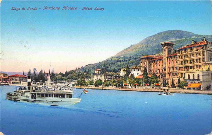 Gardone Riviera di Garda IT Hôtel Savoy Dampfer Ansicht vom See aus