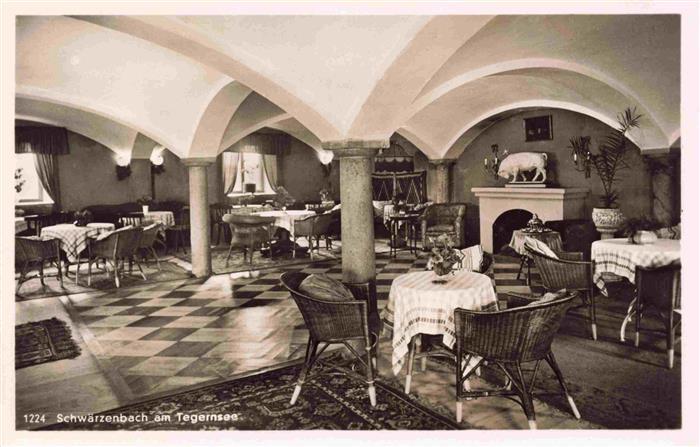 Schwaerzenbach Tegernsee Bayern Originelle Gaststaette am Tegernsee Gastraum